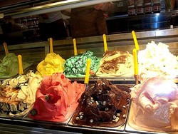Slurp! Nikmatnya Menjilat Es Krim Italia di Florence