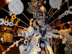 Solo Juga Punya Parade Sekelas Mardi Gras!