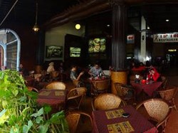 Sore-sore Panas, Enaknya Makan Es Krim Tip Top di Medan