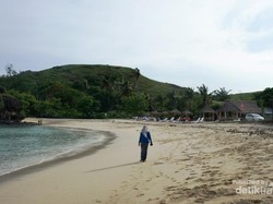 Spot Terbaik Melihat Pantai Tanjung Aan di Lombok