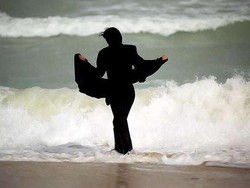 Sstt..! Ada Pantai Khusus Wanita di Iran