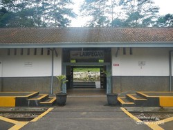 Stasiun Antik Tempat Narsis Wisatawan di Cianjur