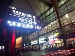 Stasiun Kereta Api Shanghai Serasa Bandara