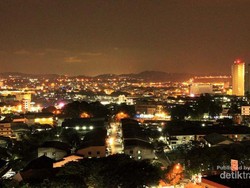 Suasana Malam di Bukit Seraya Ini Bikin Mata Enggan Berkedip