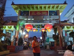 Suasana Malam Nan Syahdu di Pecinan Kuching