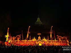 Suasana Syahdu Perayaan Waisak di Candi Borobudur