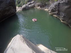 Sudah Tahu, Ada Laguna Hijau di Bandung Barat
