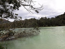 Sudah Tahu, Dimana Air Telaga yang Bisa Berubah Warna?