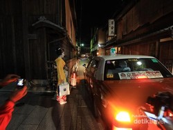 Suka Duka Bertemu Geisha di Kyoto