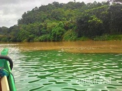 Sungai Ajaib 2 Warna di Sukabumi
