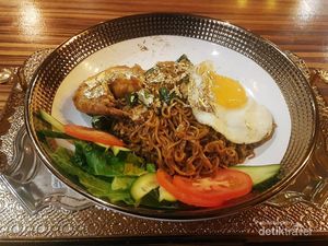 Sungguh Nyata! Makanan Berlapis Emas di Dubai