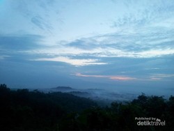 Sunrise Cantik Borobudur dari Punthuk Setumbu
