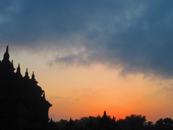 Sunrise Plaosan Lor, Pagi yang Sempurna di Yogyakarta