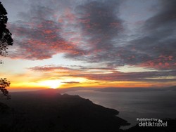 Sunrise Secantik Ini, Ada di Gunung Sipiso-Piso