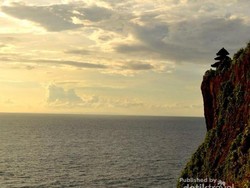 Sunset Cantik di Bali Ada di Pura Uluwatu