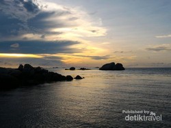 Sunset Pantai Tanjung Tinggi Belitung yang Tak Terlupakan