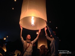 Syahdu, Pelepasan 5.000 Lampion Waisak 2016 di Borobudur