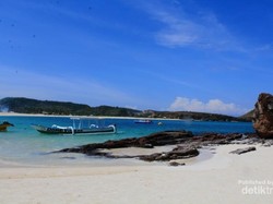 Tak Pernah Bosan ke Tanjung Aan di Lombok