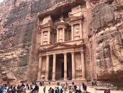 Taman Arkeologi Petra Keajaiban Dunia yang Mengesankan