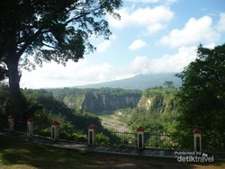 Taman Panorama, Spot Terbaik Melihat Ngarai Sianok