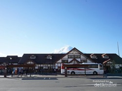 Taman Rekreasi Ekstrem di Balik Cantiknya Gunung Fuji