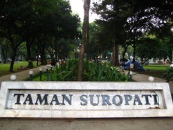 Taman Suropati, Tempat Bersantai yang Penuh Seni