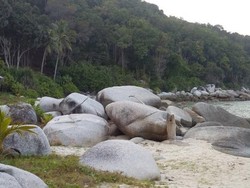 Tanjung Pabrik, Pantai Cantik yang Sepi di Bangka