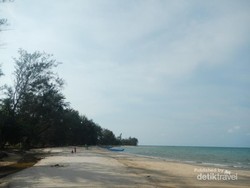 Tanpa Batu Granit Raksasa, Pantai di Belitung Timur Ini Tetap Cantik