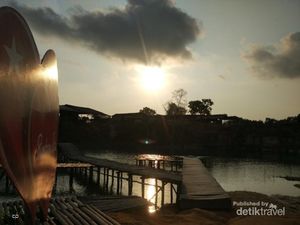 Telaga Biru dan Sunrise di Gurun Pasir Pulau Bintan