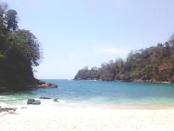 Teluk Hijau, Primadona Baru dari Banyuwangi