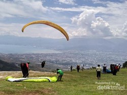Tempat Main Paralayang Terbaik Sedunia Ada di Indonesia