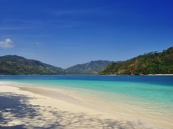 Tenggelam Bersama Pesona Bahari Teluk Kiluan