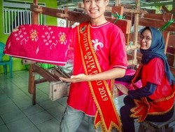 Tenun dan Air Terjun yang Jadi Kebanggaan Orang Donggala