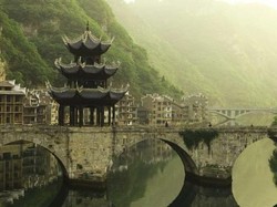 Terhipnotis Daya Magis Kota Sungai Zhenyuan, China