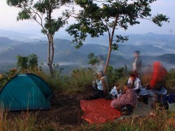 Terhipnotis Mentari Terbit di Meratus