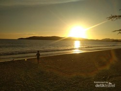 Terpesona Sejuknya Pantai Muaro Bantiang