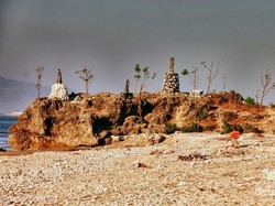 Terpikat Pesona Pantai Batu Nona di Kupang