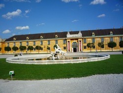 Tersihir Kecantikan Istana Schoenbrunn di Austria