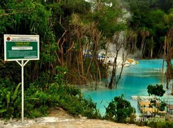 Tinggi Raja, Kawah Biru yang Cantik dari Sumatera Utara