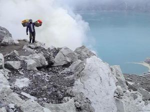 Tips Berburu Blue Fire Kawah Ijen