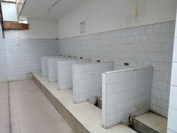 Toilet China yang Bikin Mau Pingsan