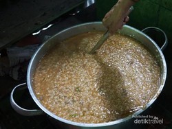 Tradisi Ramadan di Palembang: Bagi-bagi Bubur Daging yang Lezat