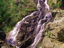Trekking Seru Menuju Curug Cibingbin