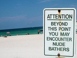 Turis Bebas Telanjang di 3 Pantai Ini