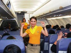 Uhuy! Pramugari Cebu Pacific Air Menari Seksi di Pesawat