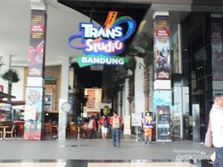 Uji Adrenalin Bareng dTraveler di Trans Studio Bandung