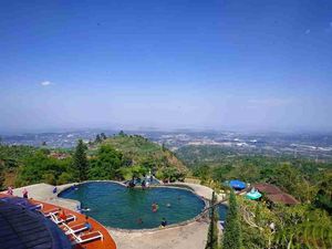 Umbul Sidomukti, Kolam Renang dengan View Alam Ciamik