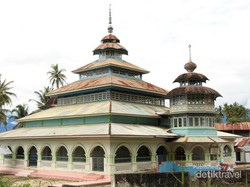 Ummil Qura, Masjid Tua Antik di Tepi Danau Maninjau