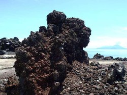 Unik! Ada Batu Angus di Kaki Gunung Gamalama