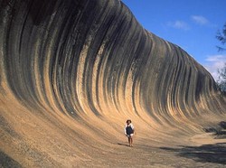Unik! Ada Batu Seperti Ombak di Australia